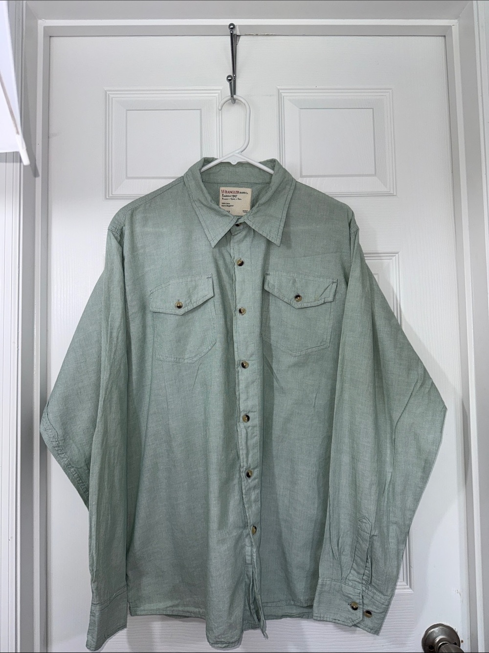 Wrangler men’s light green,longsleeve,pinstriped shirt